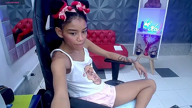 adisson_petite1 - Adisson_petite1's free webcam - UK Sex Cams