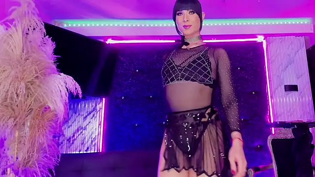 Queens_Wonders_Blonders webcam