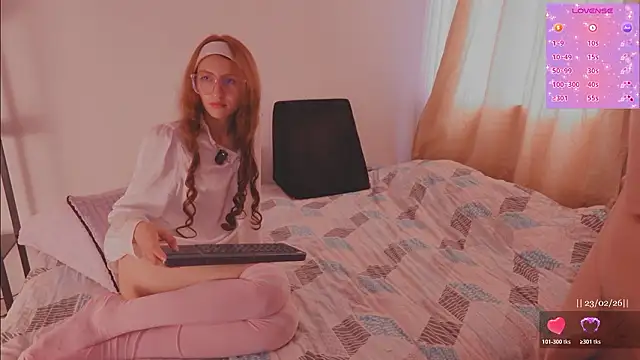 SkinnysCouple webcam