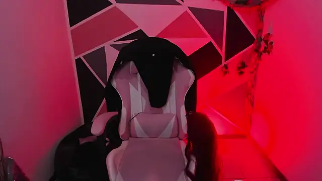 little_emma0 - Little_emma0's free webcam