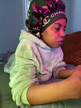 TheRealOshunQueen webcam