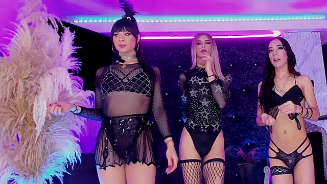 Queens_Wonders_Blonders webcam