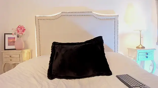 Charlote_Harper webcam