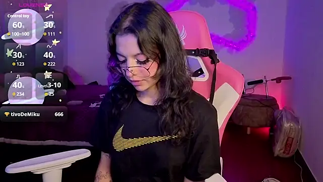 larah_uwu webcam