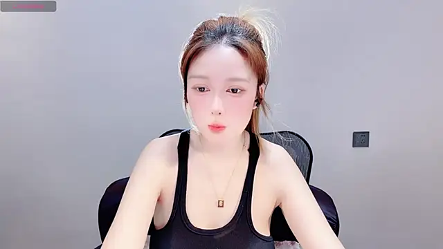 美女YERR0在线直播