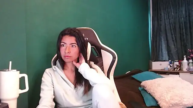 alice_middlee webcam