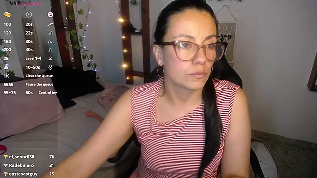 QueenRose94 webcam