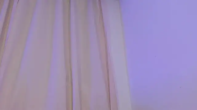 canelleGarces webcam