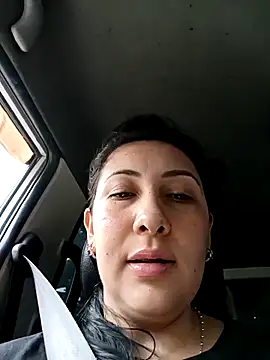 you-kitty2025 - You-kitty2025's free webcam