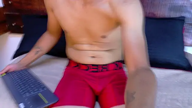 Esmeralda_and_Naim webcam