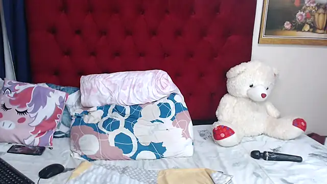 BootyliciousbustyX33 webcam