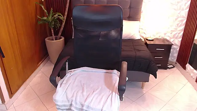 ashleylove_prg webcam