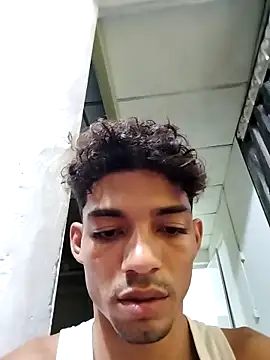 Brayanellatino webcam