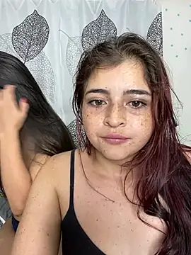 Vilu_and_Xuxi_ webcam