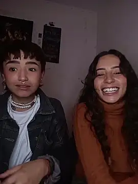 AlexxaAndRileyy webcam