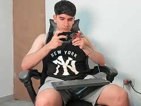 leo030809 - Leo030809's free webcam - UK Sex Cams