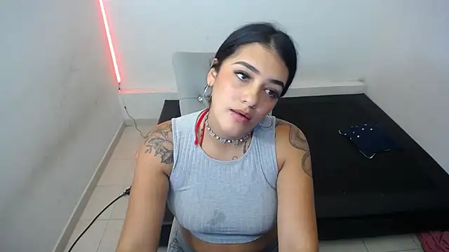 amateur porn cam Naomy Reiden