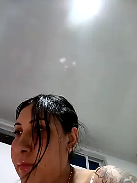 you-kitty2025 - You-kitty2025's free webcam