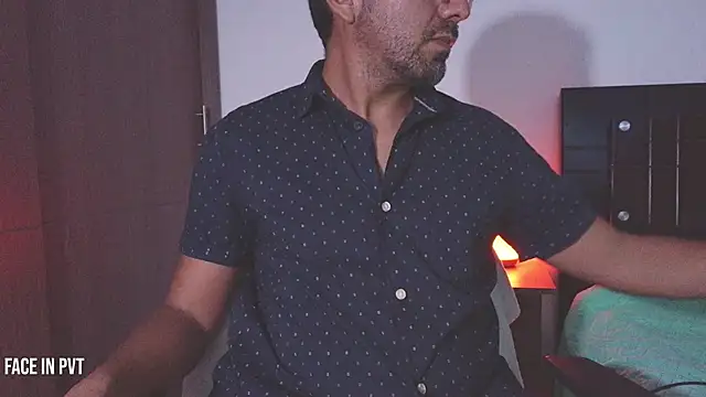 misterenigma - MisterEnigma's free webcam