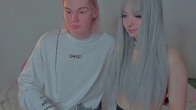 sweetheartsfriends - SweetheartsFriends's free webcam - UK Sex Cams