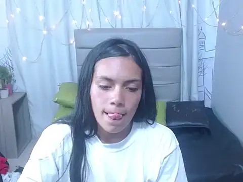 cora_desirers707 webcam