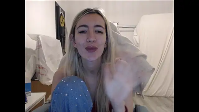 BarbieBlondieGirl webcam