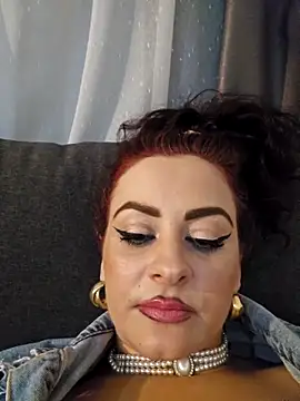 WatchTheQUEEnConQuer88 webcam