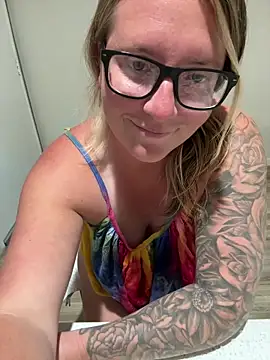 _ElizabethLove_ webcam