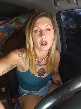 SheIsSomething webcam