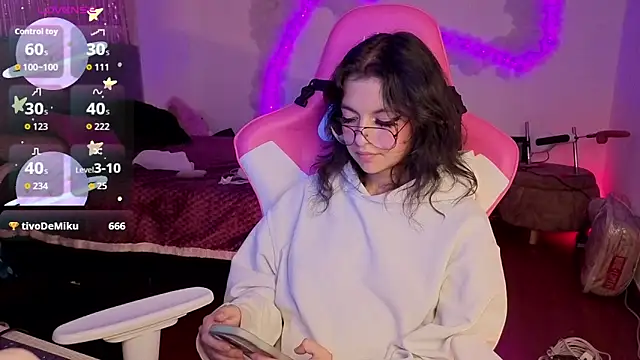 larah_uwu webcam