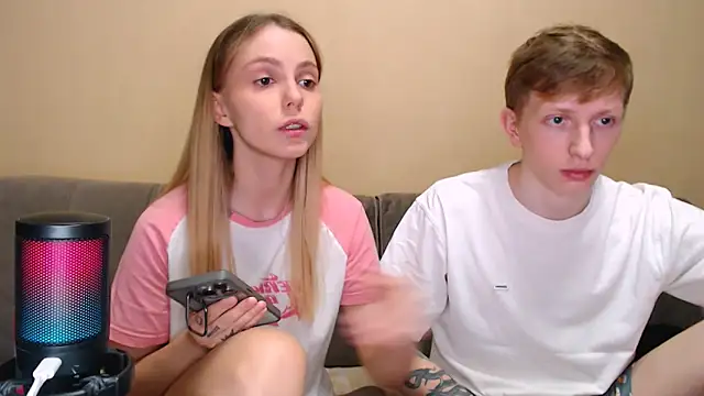 juliaanddima - Juliaanddima's free webcam - UK Sex Cams