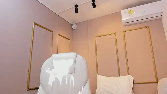 NahimiThompson webcam