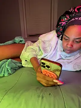 TheRealOshunQueen webcam