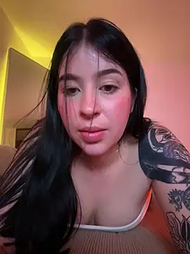 Webcam Model (evelynrosess1)  is live.Free join now!