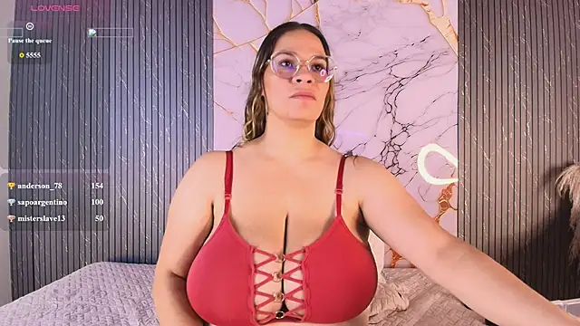 big_tits_in_your_face webcam