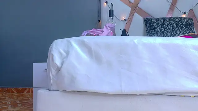 RiriiBrunette__ webcam