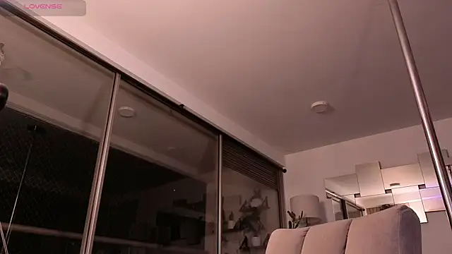 mandi4pole_ (F young) - LINGERIE ON