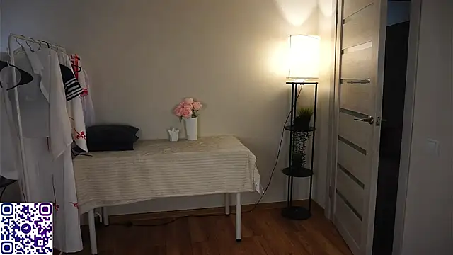 EleanoreMonts webcam