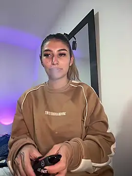 AliceTeenager___ webcam