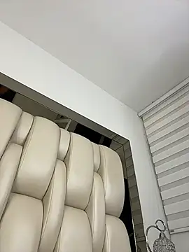 alisson_foxxx1 - ALISSON_FOXXX1's free webcam - UK Sex Cams