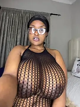 Bustygoddess32 webcam