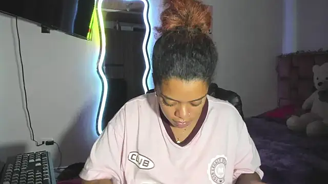 ladyrd1 - Ladyrd1's free webcam