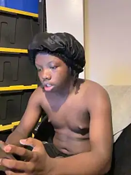 YourLittleBoyfriend webcam