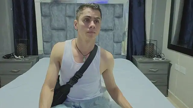 leomonnroe - LeoMonnroe's free webcam