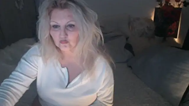 Divineblond webcam