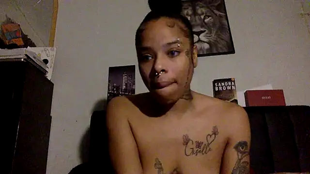 cutiefrmthehood - CutieFrmthehood's free webcam