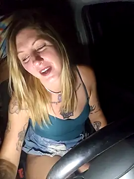 SheIsSomething webcam