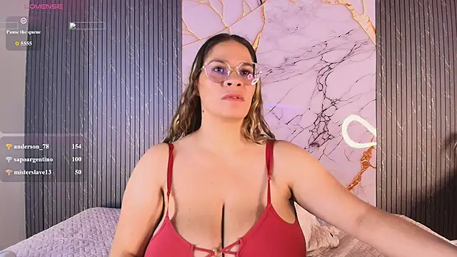 big_tits_in_your_face webcam