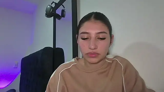 AliceTeenager___ webcam