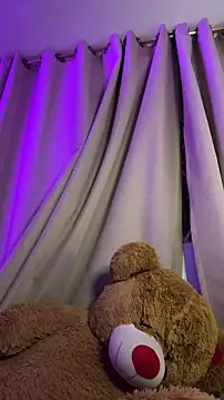 honeyweebsss - HoneyWeebsss's free webcam